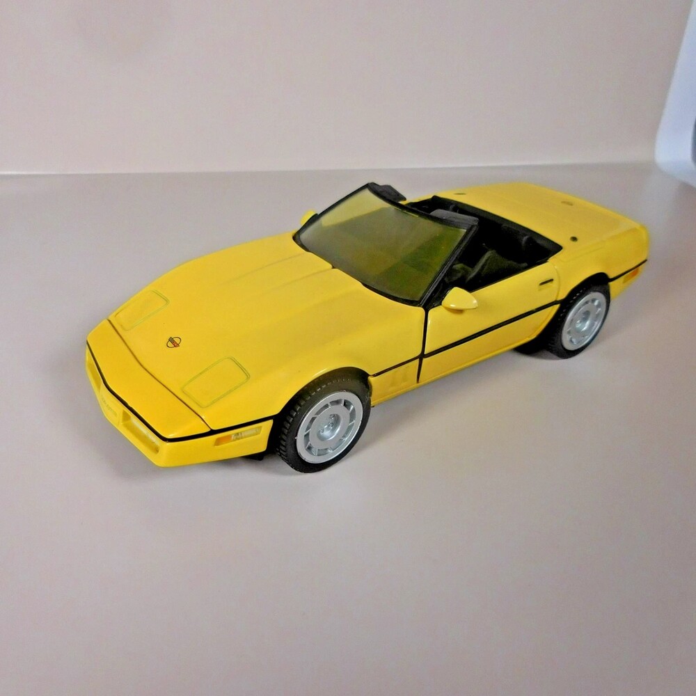 Franklin Mint 1986 Chevrolet Corvette Convertible Yellow 1/24 Scale Diecast Car